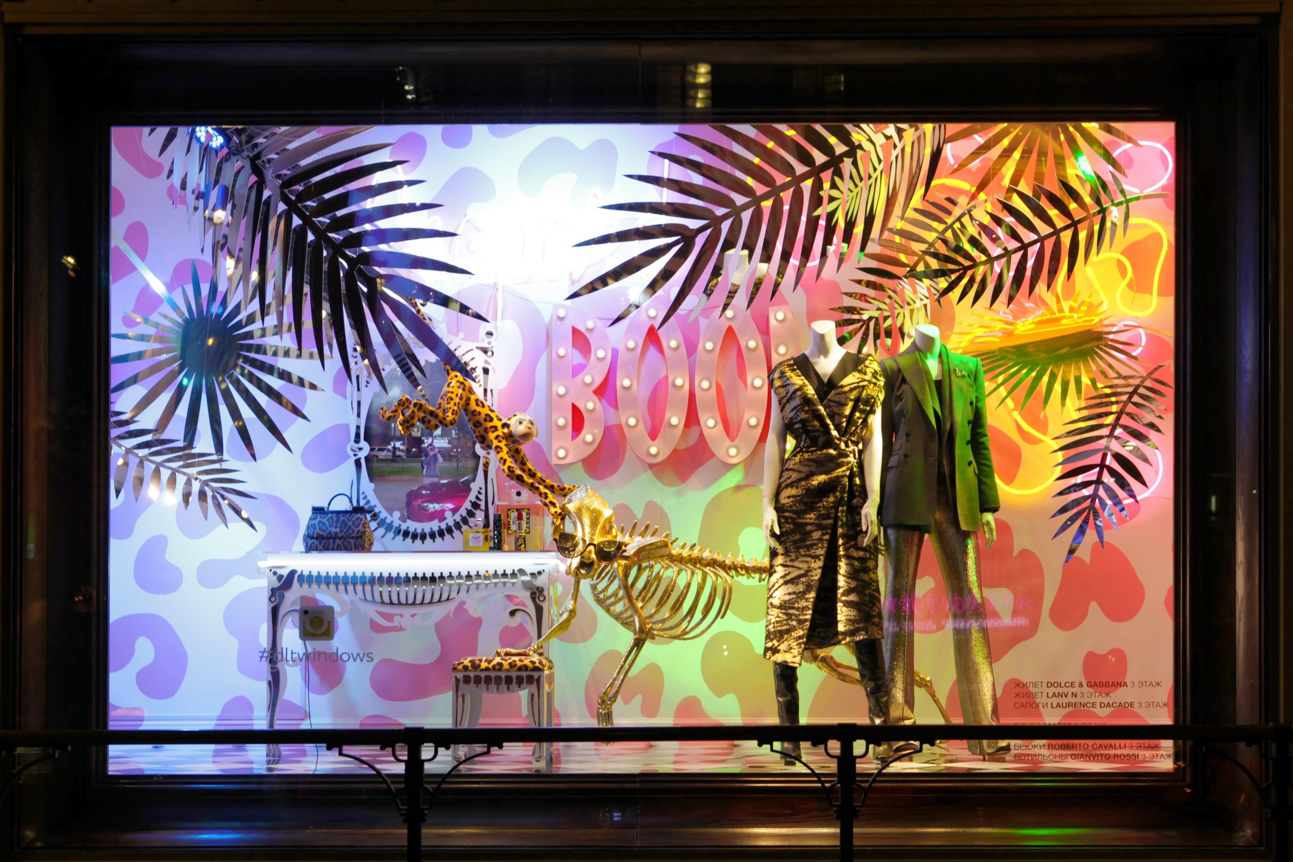 St.,Peterburg,,Russia,-,September,5,,2016:,Creative,Neon,Show